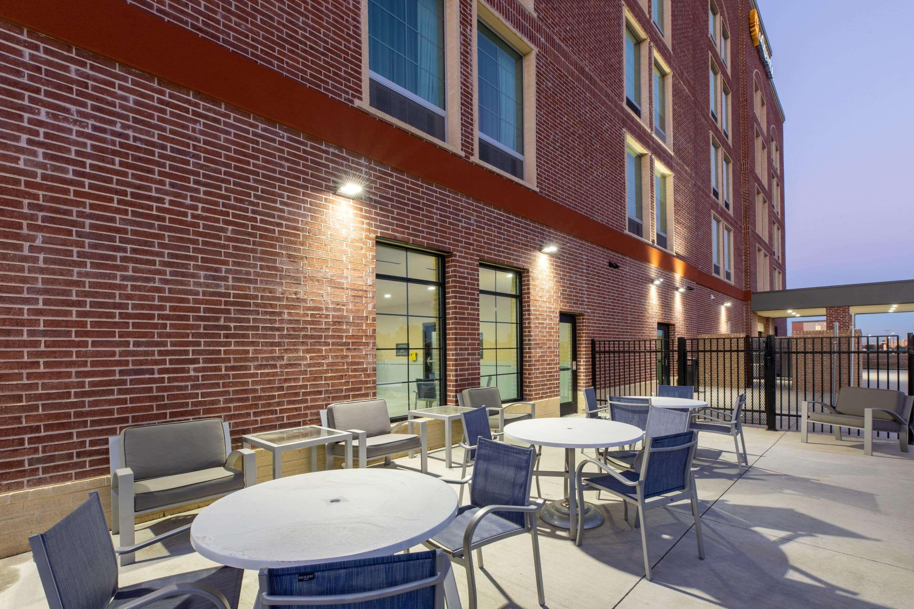 La Quinta Inn & Suites By Wyndham Dallas - Frisco Stadium 외부 사진