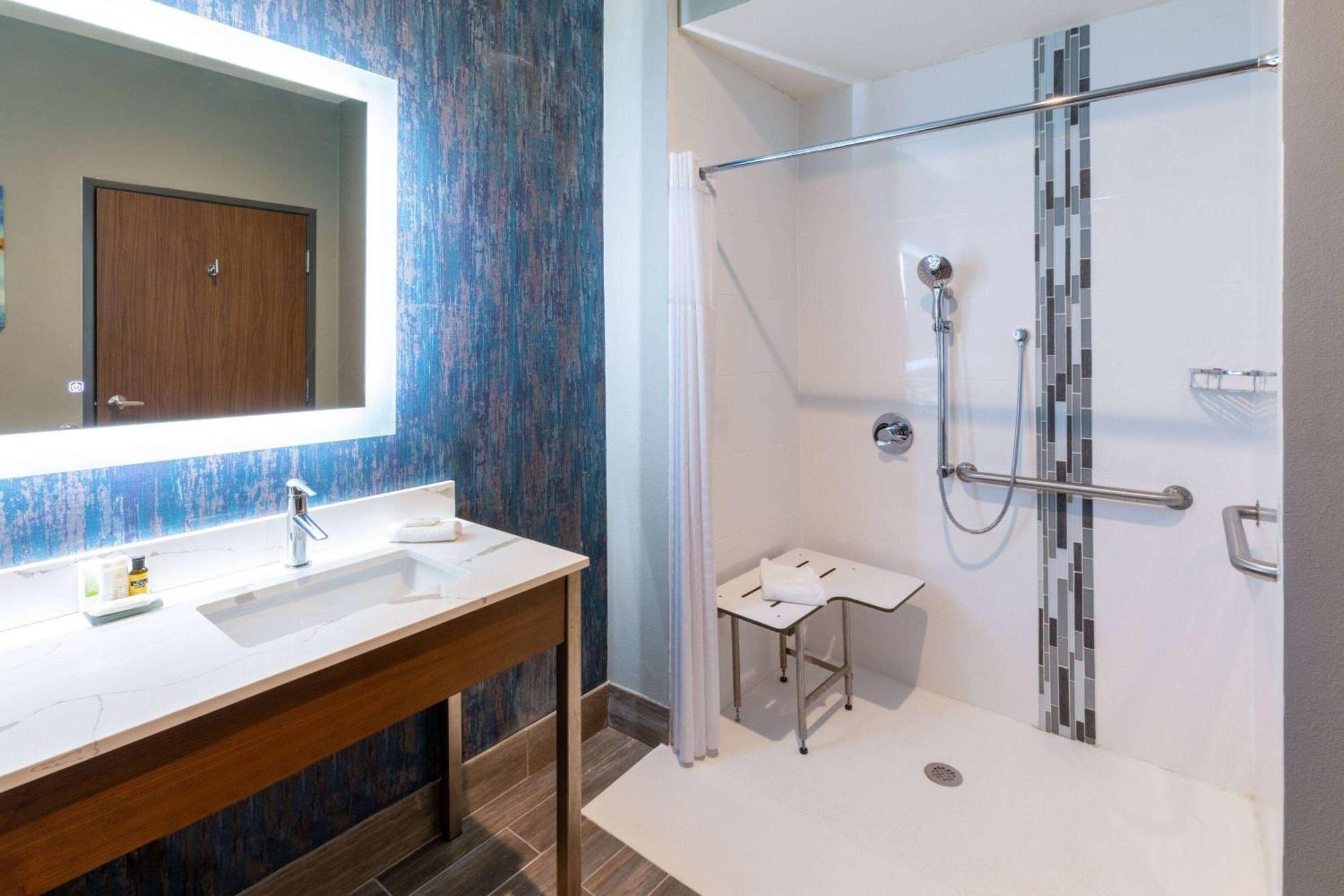 La Quinta Inn & Suites By Wyndham Dallas - Frisco Stadium 외부 사진