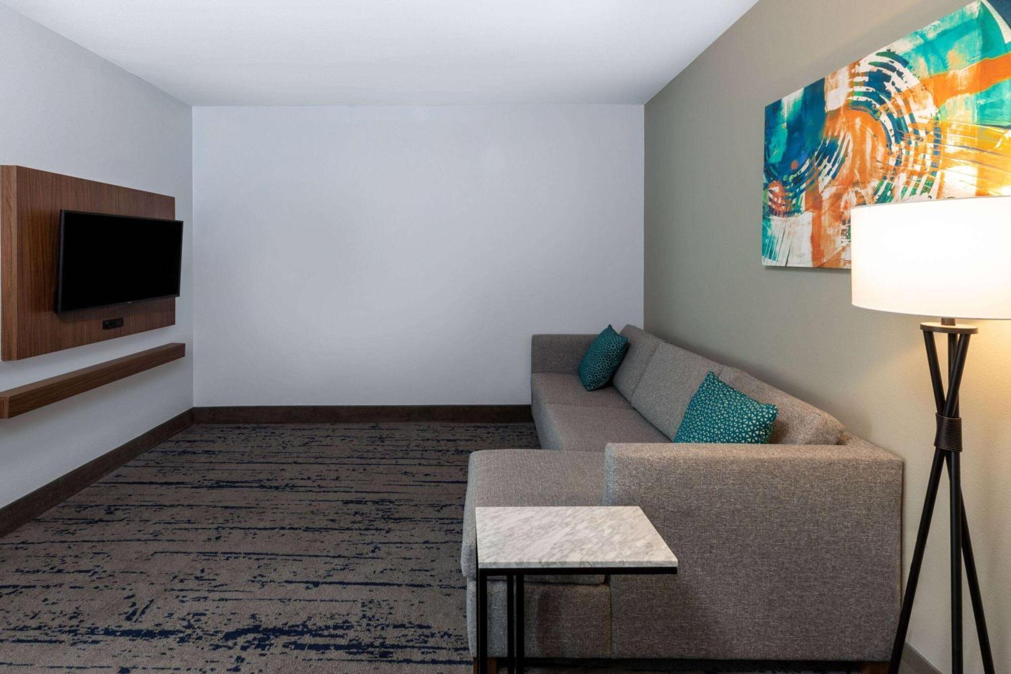La Quinta Inn & Suites By Wyndham Dallas - Frisco Stadium 외부 사진