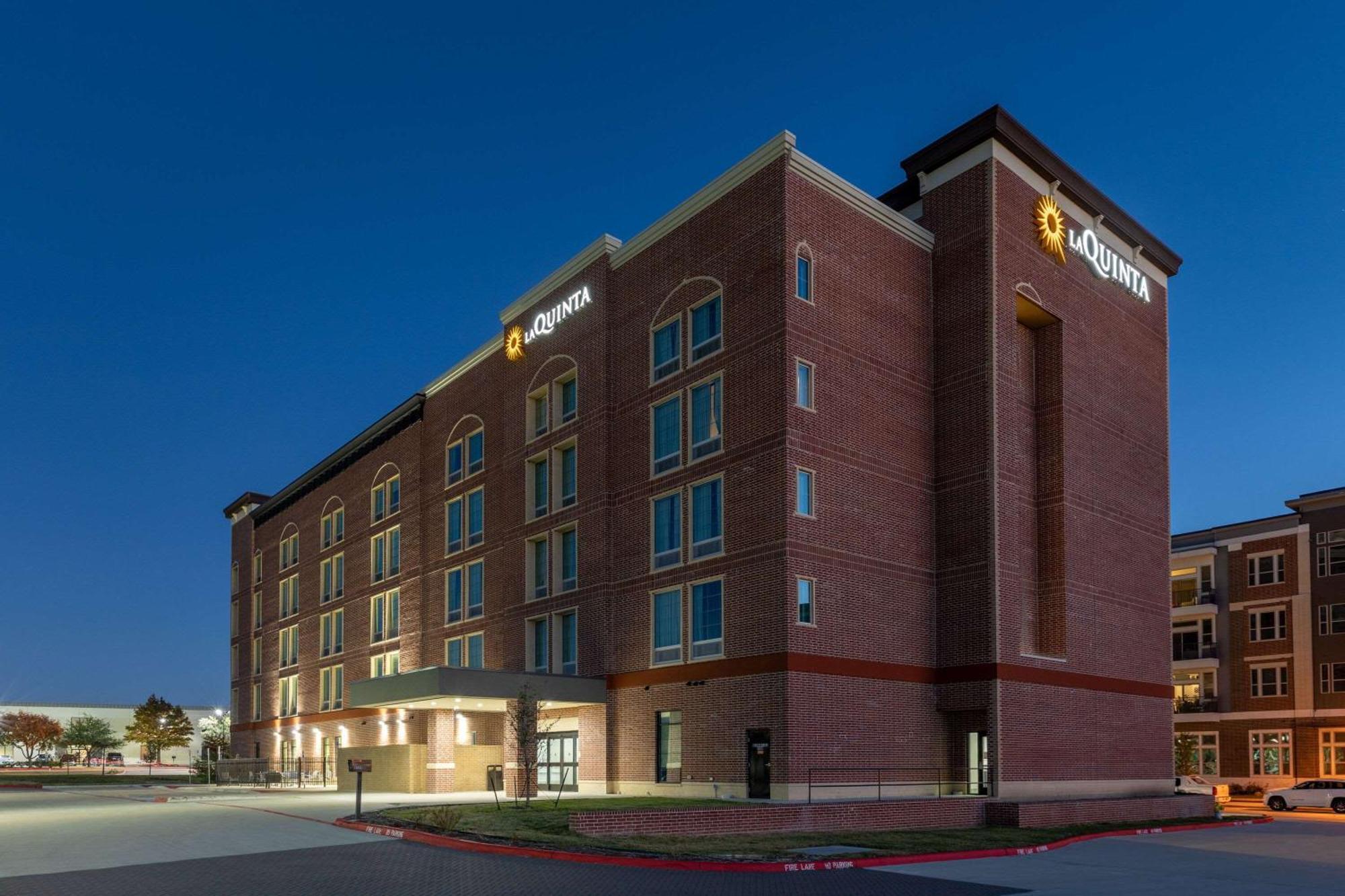 La Quinta Inn & Suites By Wyndham Dallas - Frisco Stadium 외부 사진