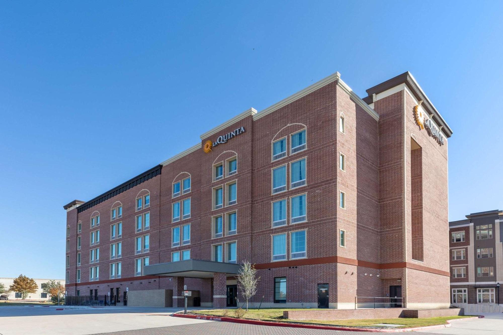 La Quinta Inn & Suites By Wyndham Dallas - Frisco Stadium 외부 사진
